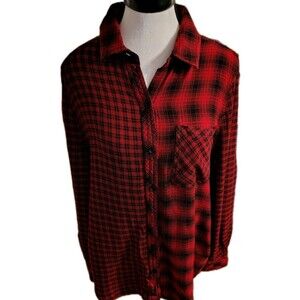 Casacabana Women's Plaid Button Shirt Size M  Soft 100 % Rayon Pocket